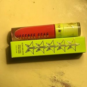 Jeffree Star lipstick in shade Strawberry Crush!